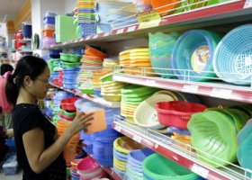 Những cuộc đổi chủ âm thầm của ngành nhựa